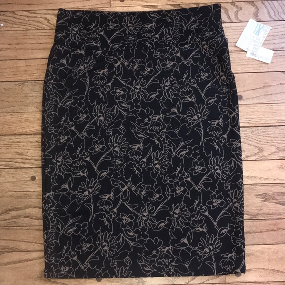 LuLaRoe Dresses & Skirts - BNWT Lularoe Floral Cassie Skirt LuLaRoe Dresses & Skirts - BNWT Lularoe Floral Cassie Skirt